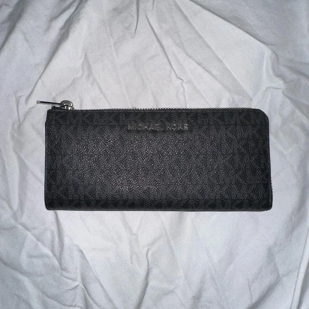 Michael Kors Black Jet Set Travel Zip-Around Wallet